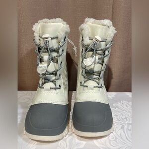 NWT Target All in Motion Thermolite Girl’s 13 Cream/Gray Faux Fur Lined Boots
